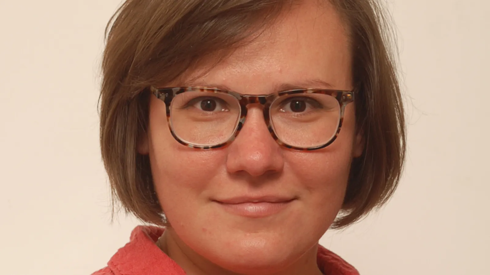 headshot of Dr.Julia Keblinska, a woman with a dirty blonde bob and glasses in a pink collared shirt